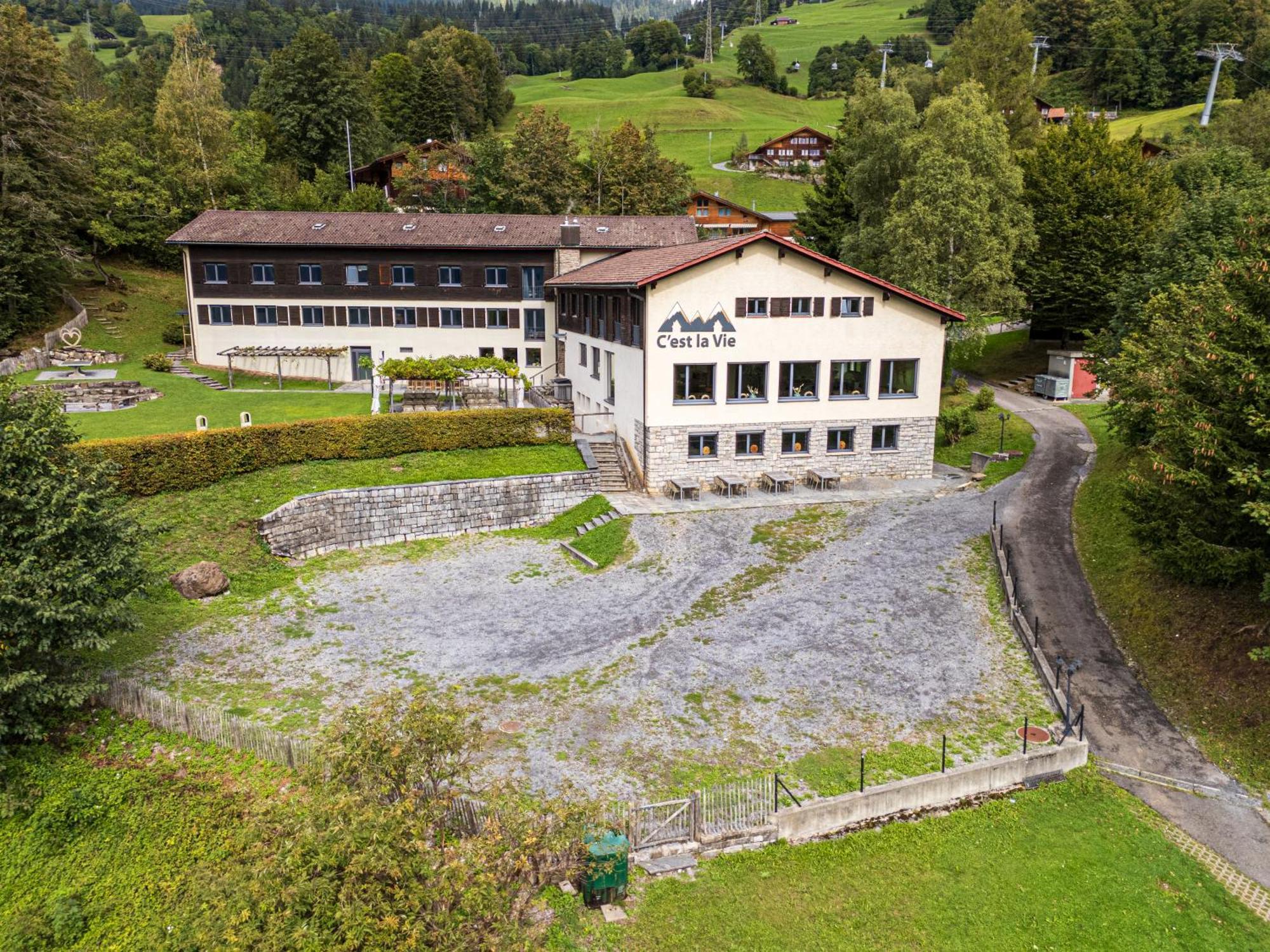 Family & Mountain Lodge C'Est La Vie Hasliberg Exterior photo
